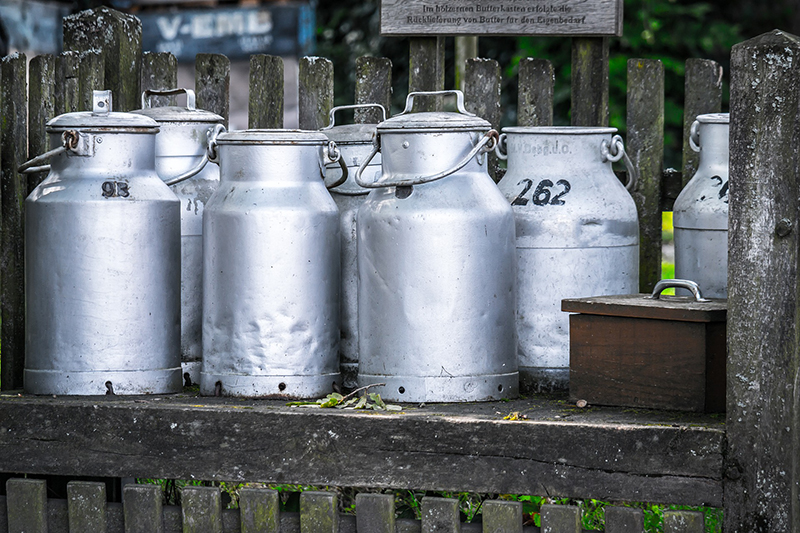 milk-cans-1659157_1920.jpg