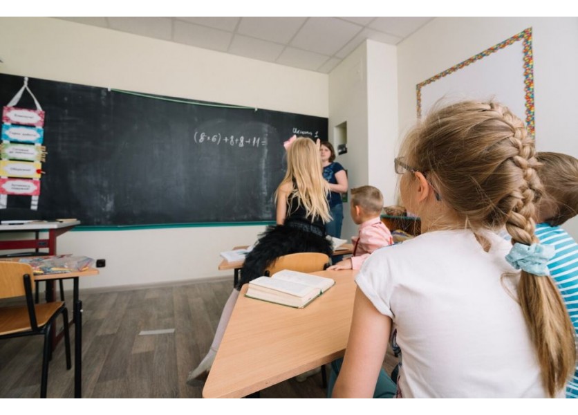 Školské organizácie upozorňujú na nedostatky v novele o odmeňovaní učiteľov