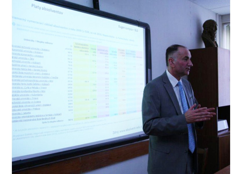 Nemáme veľa gymnazistov, tvrdí minister