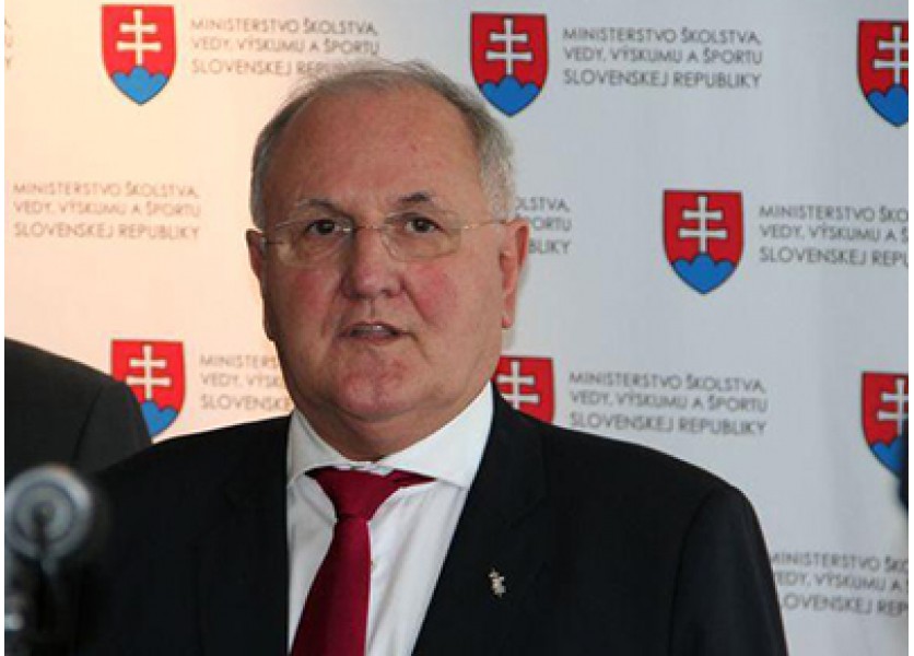 Výzvu na odvolanie Čaploviča zavesili poslanci aj na internet