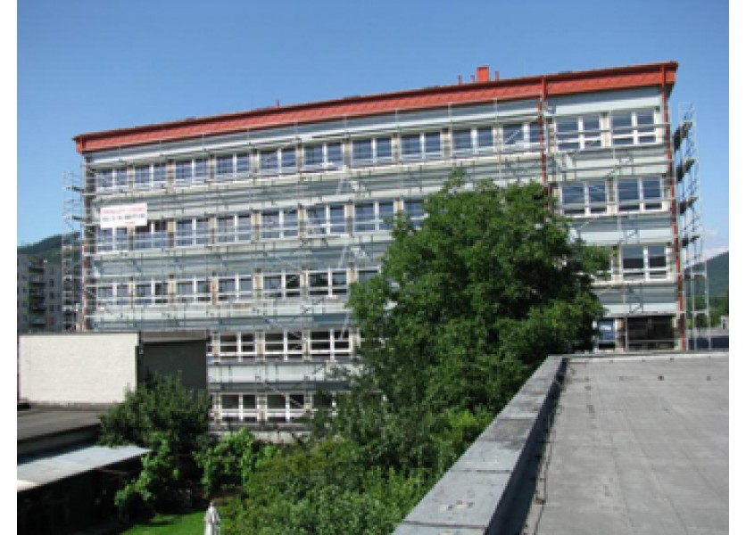 Smer a nezávislí kritizujú predražené obnovy škôl