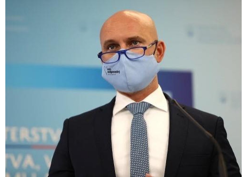 Učitelia v dištančnom vzdelávaní dostanú mobilné dáta navyše