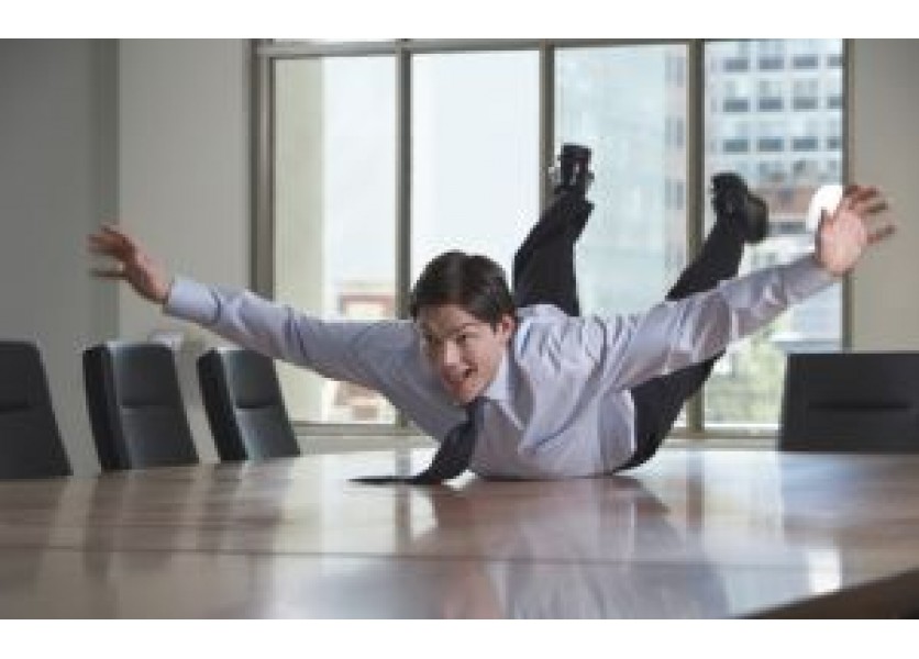 Ako v tom viete plávať? Riaditelia POZOR: Špeciálny plavecký kurz pre pokročilých s RAABE!