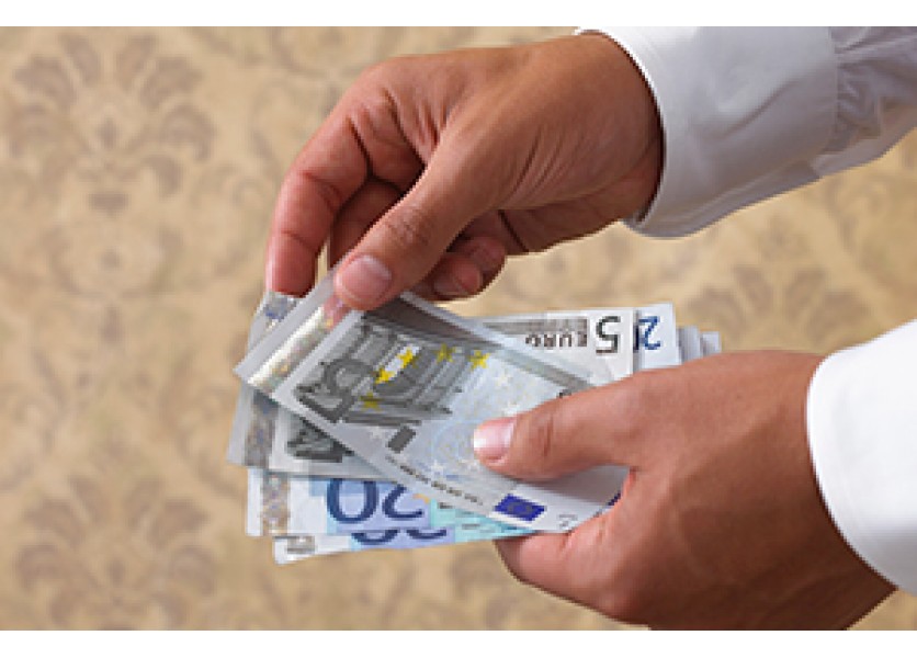 Učitelia dostanú vianočných 100 eur