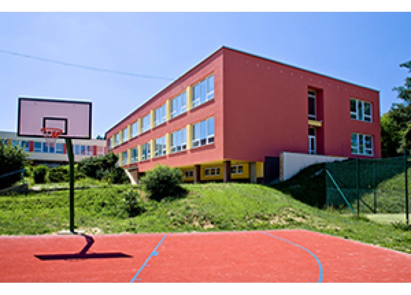 Názov školy napovie, čo v nej učia