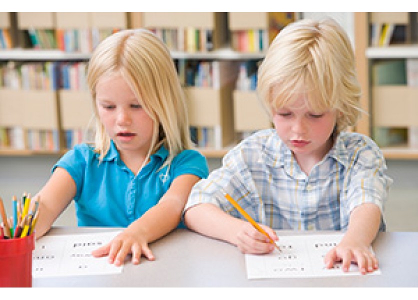 Fico už začne rozdávať eurá škôlkam