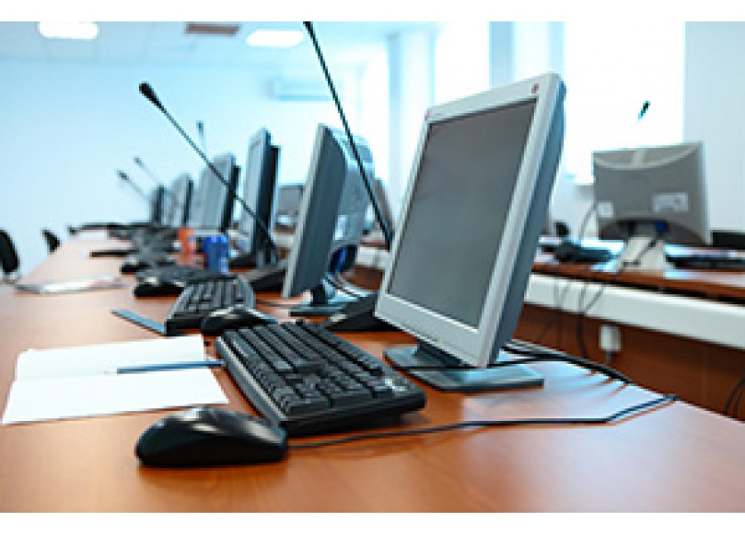 Online maturite hrozí fiasko. Do premiéry ostáva len týždeň