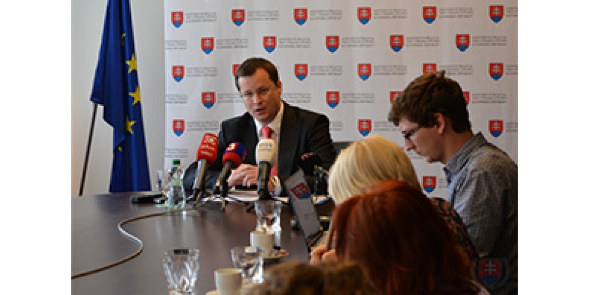 Opozícia bude odvolávať ministra školstva. Ten to okomentoval svojsky Opozícia bude odvolávať ministra školstva. Ten to okomentoval svojsky