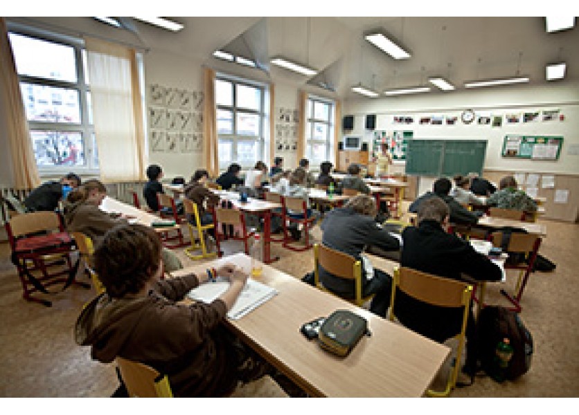 Spájanie malých škôl sa má odložiť o rok