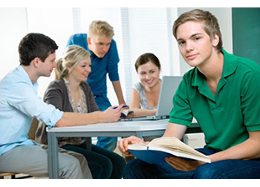 Riaditelia musia dávať väčší pozor na to, koho vpustia do tried