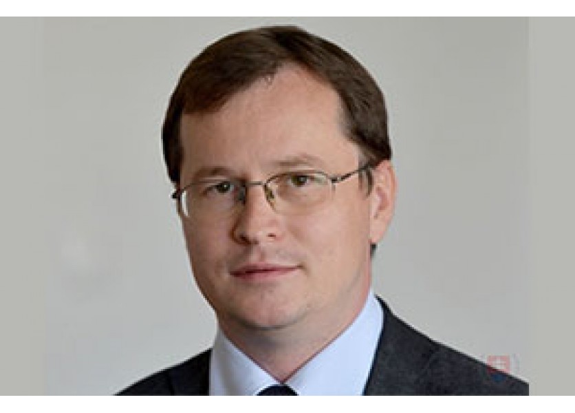 Opozícii zámer nevyšiel, minister Juraj Draxler ostáva vo funkcii