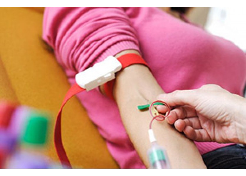 Učitelia idú na protest darovať krv