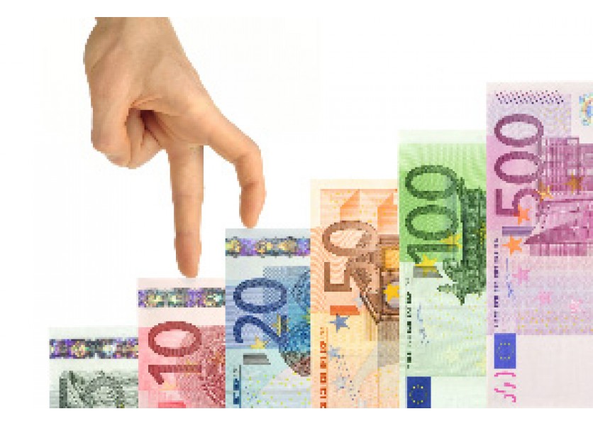 Platy začínajúcich pedagógov budú musieť narásť o stovky eur