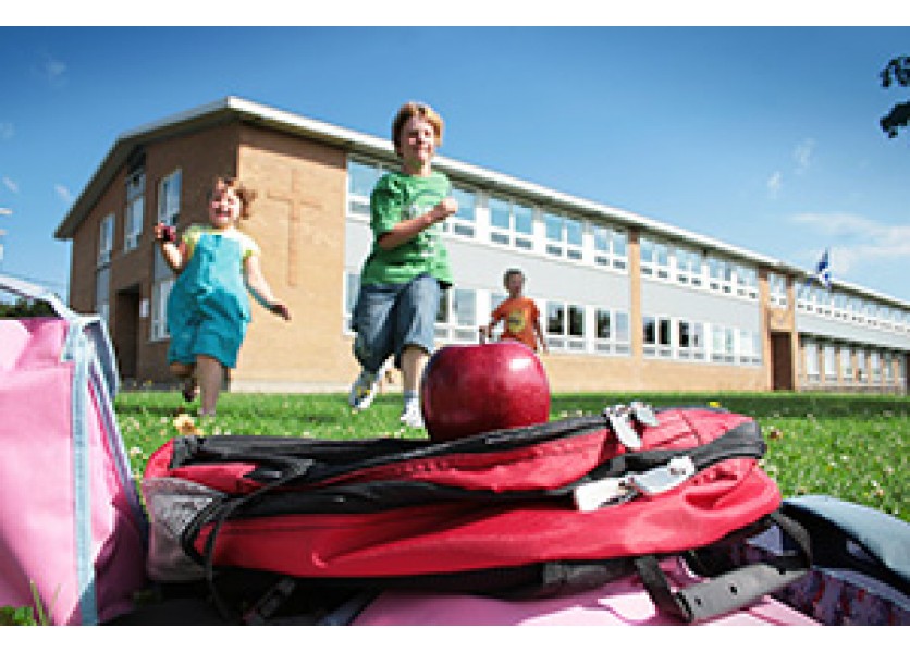 Ministerstvo školstva uvažuje, že posunie začiatok vyučovania