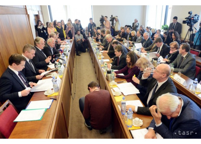 Požiadavky učiteľov sa majú riešiť po voľbách