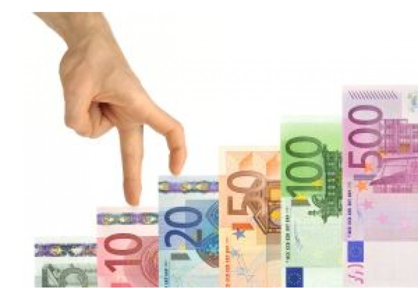 Platy učiteľov by sa mali zvyšovať počas celého volebného obdobia Platy učiteľov by sa mali zvyšovať počas celého volebného obdobia