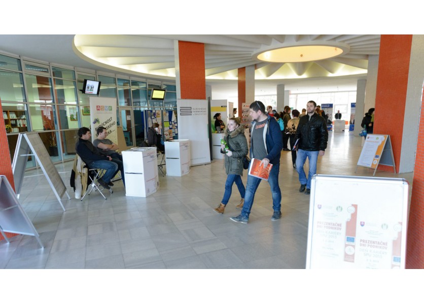 ŠKOLSTVO: Viacero vysokých škôl upúšťa od výberu uchádzačov na štúdium