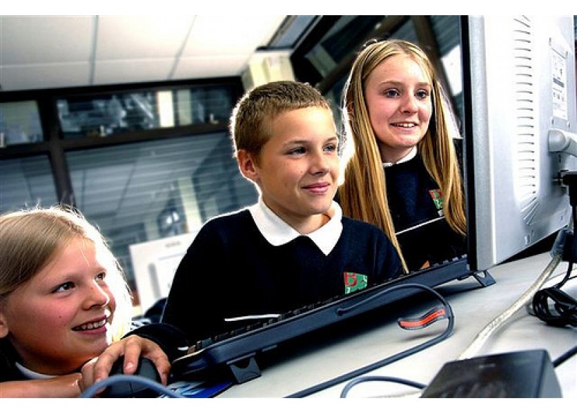 Vybrané školy začali testovať projekt digitálnych učebníc