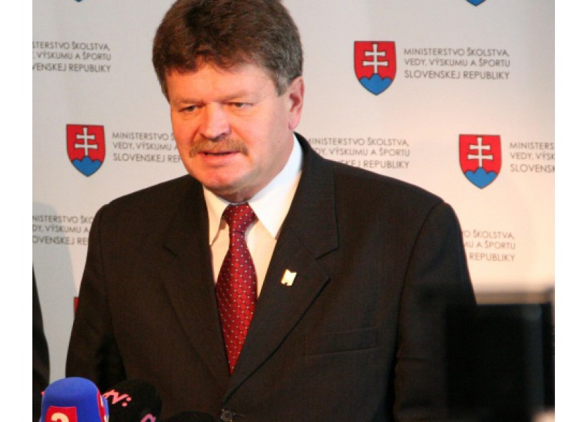 Školské odbory zmietli ponuku vlády zo stola