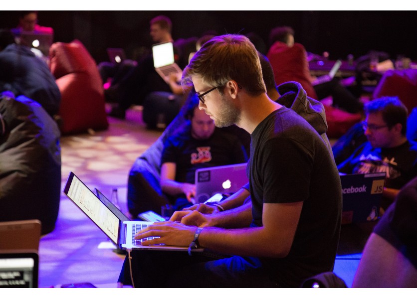 EÚ: Nový nástroj má pomôcť učiteľom využívať digitálne technológie