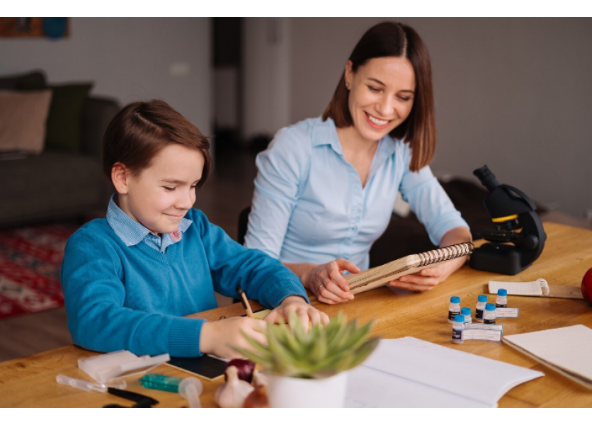 Aká je vlastne úloha pedagogických asistentov? Školám chýbajú