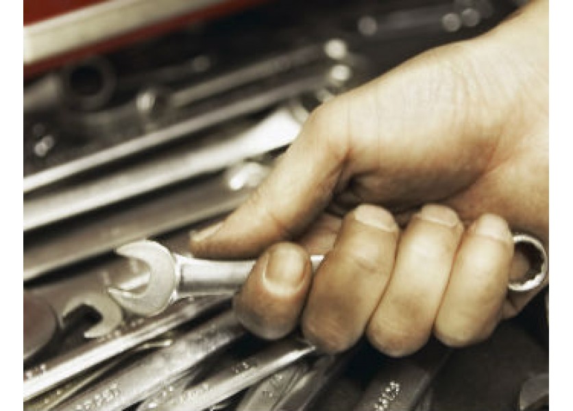 Vláda možno zvýši platy nepedagogických zamestnancov