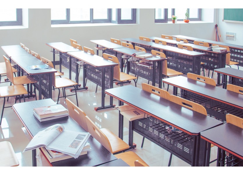 Strany navrhujú vyššie platy učiteľov a otvorený trh s učebnicami Strany navrhujú vyššie platy učiteľov a otvorený trh s učebnicami