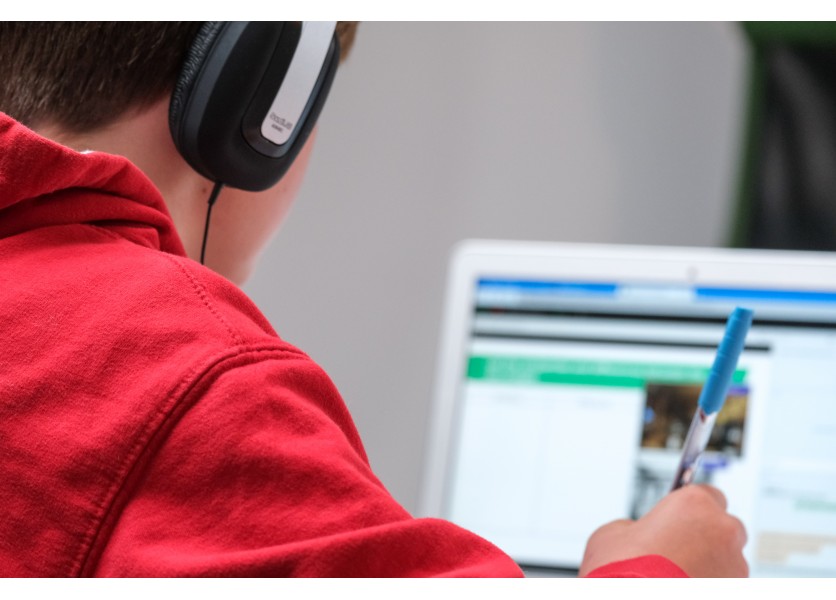 Hlavný hygienik Mikas: Školy by mali čo najskôr prejsť na dištančnú formu vzdelávania