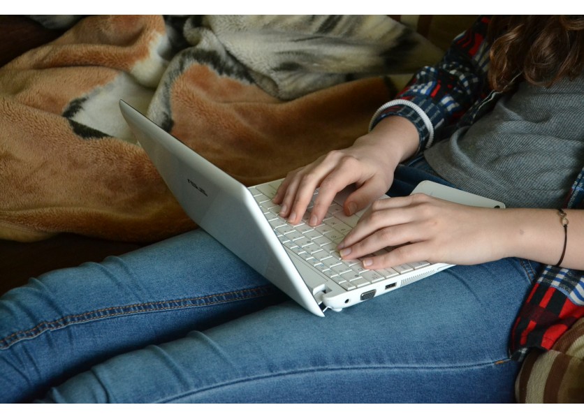 Pomoc nestačí. Školy pri výučbe improvizujú