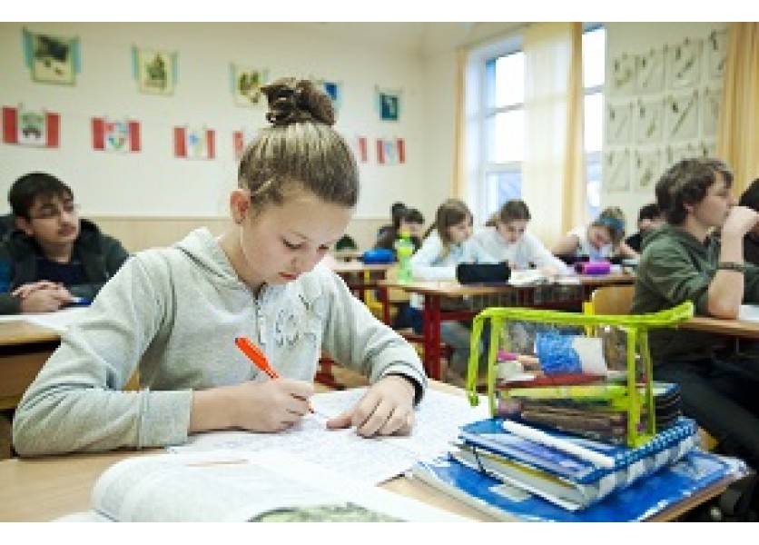 Žiaci druhého stupňa ZŠ dostanú príspevok na učebnice angličtiny