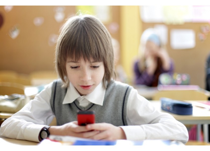Deti nedostanú zákonný zákaz používať mobily počas vyučovania