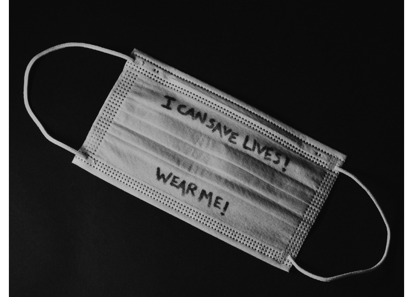 Stredoškoláci v Anglicku budú musieť v školách opäť nosiť rúška