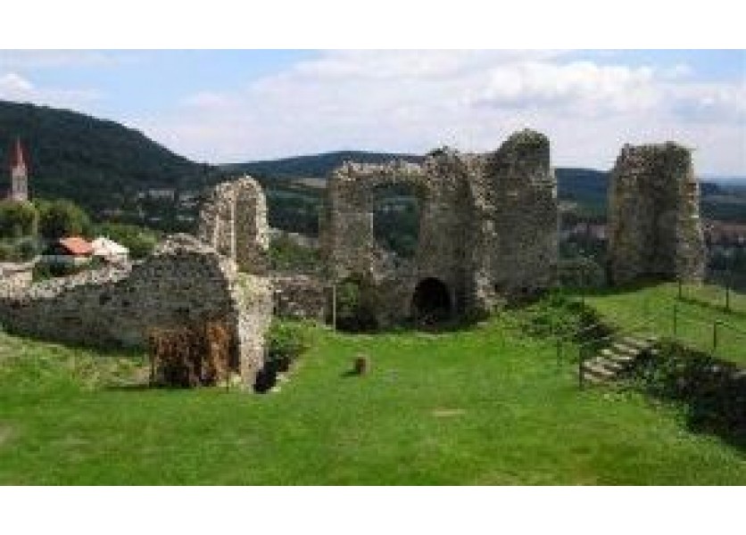 Za účasti 50 študentov z V4 sa na Dolnom hrade začala škola archeológie