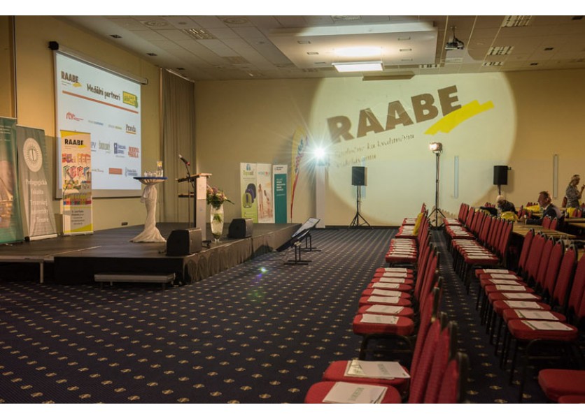 Digitálna doba mení spôsob čítania. Zachráni nás ŠKOLA?