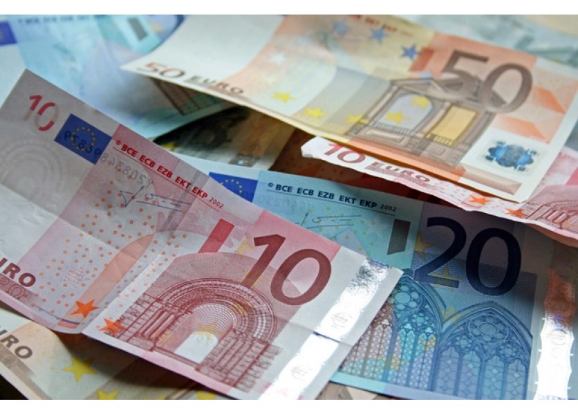 Obce a mestá možno siahnu na mzdy pedagógom