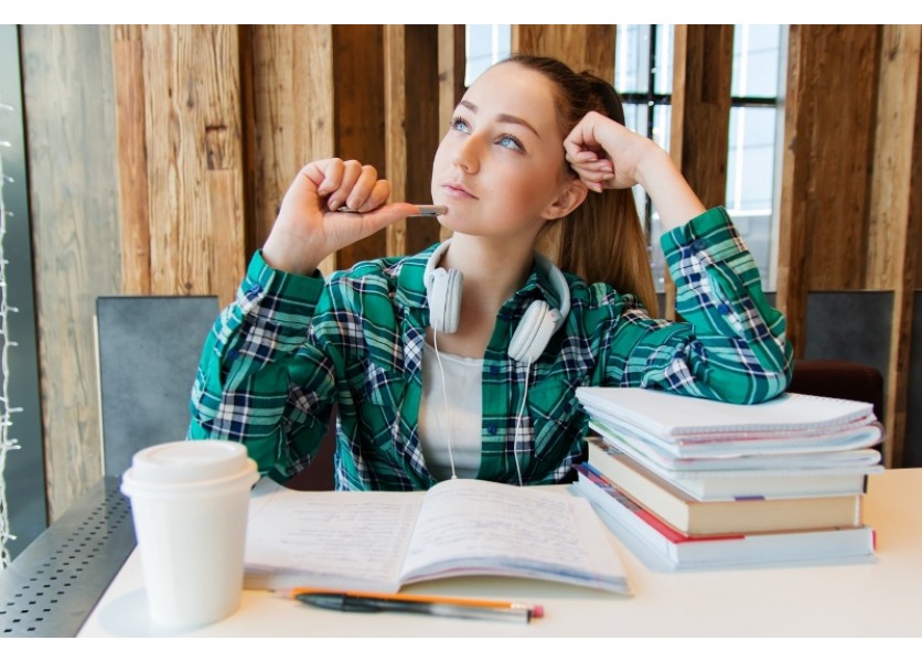 Exministri školstva a ich kauzy: pochybné tendre a drahé nákupy