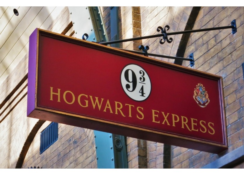 Študentom dali voľnú ruku. V Česku maturujú i z Harryho Pottera