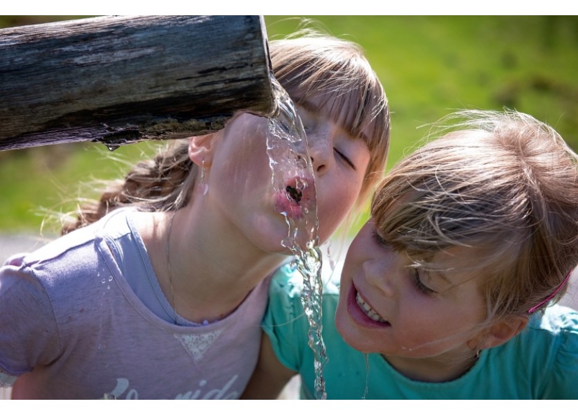 Takmer polovica Slovákov podceňuje pitný režim detí
