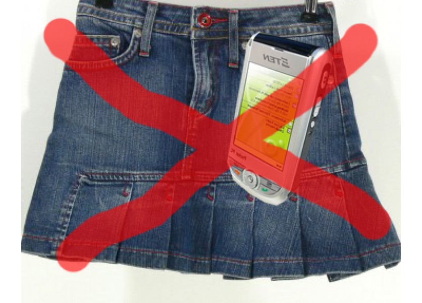 Škola môže zakázať mobil i krátku sukňu