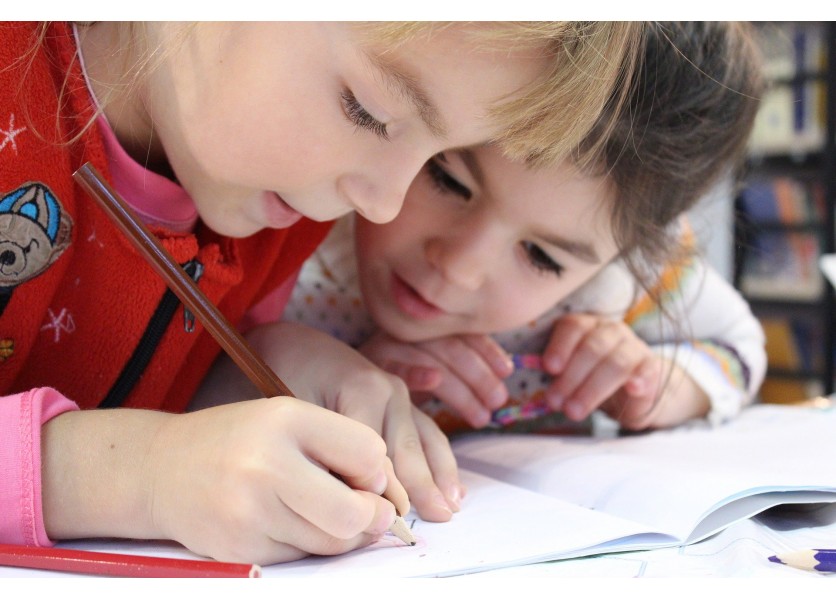 Učiteľov chcú vzdelávať v práci so žiakmi z rómskych komunít, pomôžu aj študijné návštevy v Nórsku