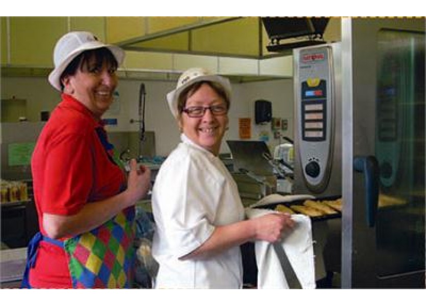 Časť škôl nevie, či zvýši platy kuchárkam a školníkom