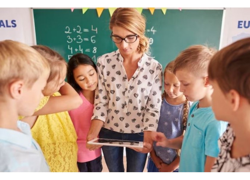 Slovné hodnotenie a rozvoj kritického myslenia. Aj tak sa učí podľa nového kurikula.