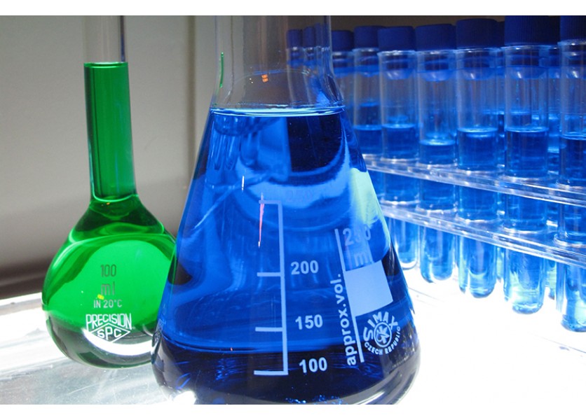 Poznáme víťazov súťaže Chémia pod pokrievkou „SKÚS POKUS“!