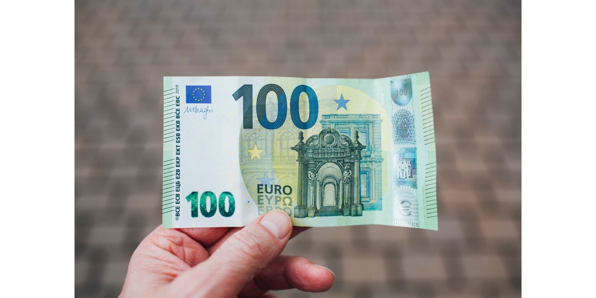 100-eurové odmeny nedostanú iba učitelia: Ktorí zamestnanci si prilepšia? 100-eurové odmeny nedostanú iba učitelia: Ktorí zamestnanci si prilepšia?