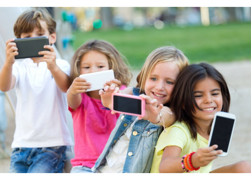 Parlament detí a mládeže podporil reguláciu mobilov v základných školách Parlament detí a mládeže podporil reguláciu mobilov v základných školách