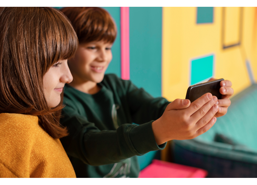 Pre prvý až tretí ročník ZŠ bude platiť zákaz mobilov