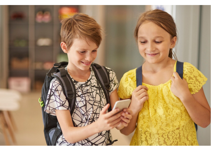 Rezort školstva preferuje, aby žiaci odovzdávali telefóny učiteľovi pred prvou hodinou