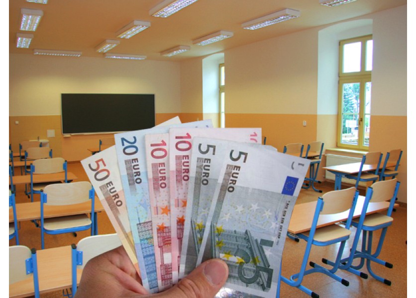 Stredné školy môžu pýtať peniaze na vzdelávacie programy