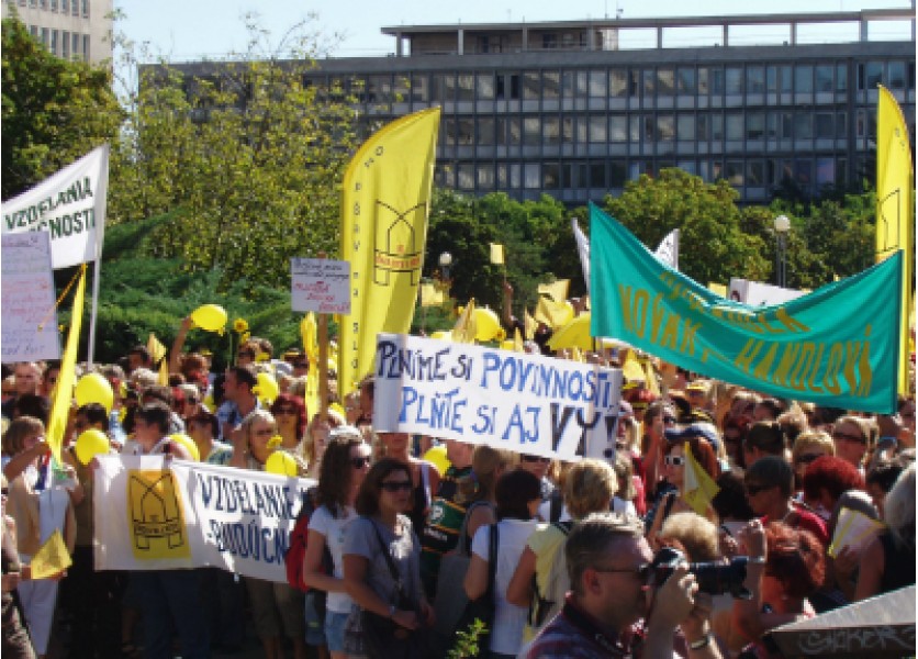 Odborári zisťujú, či učitelia pôjdu v jeseni štrajkovať