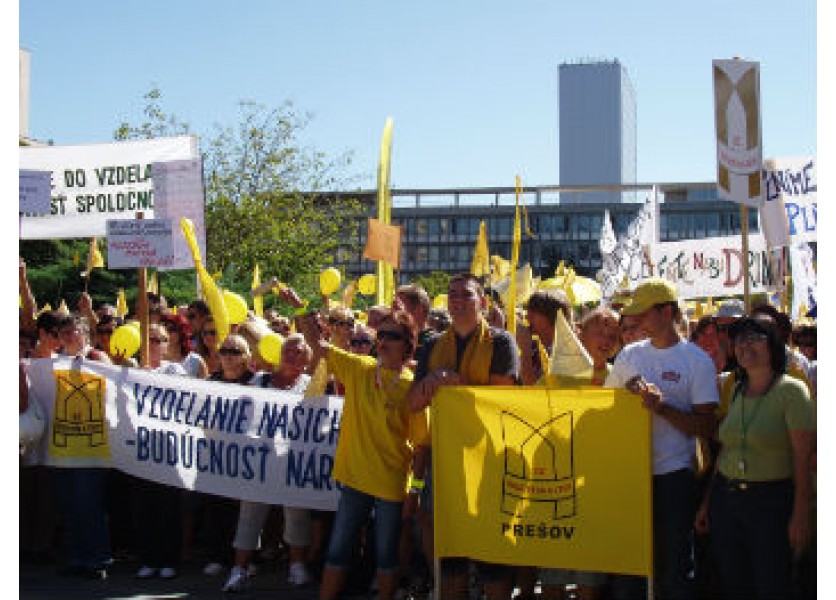 Odborári budú u Radičovej pýtať viac pre školstvo